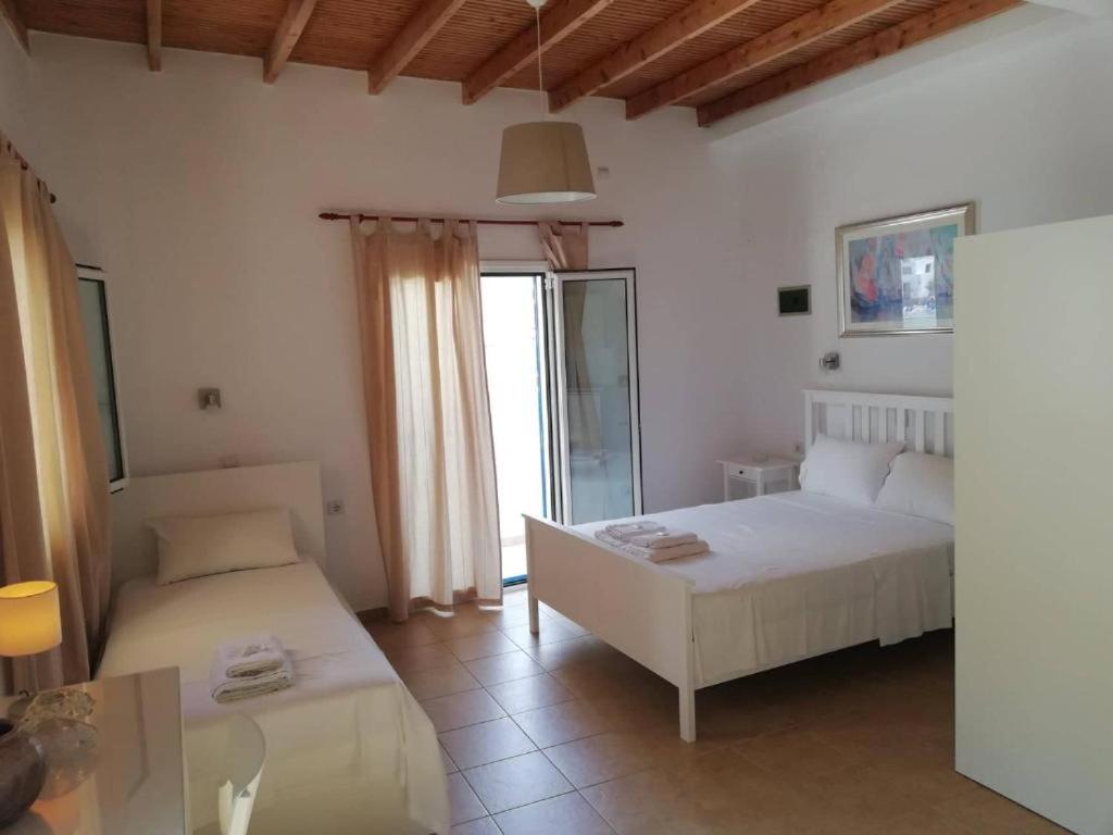 Maistrali Studio With Sea View Apartamento Lutró Exterior foto