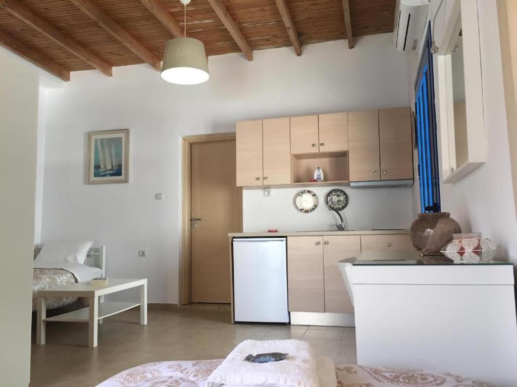 Maistrali Studio With Sea View Apartamento Lutró Exterior foto