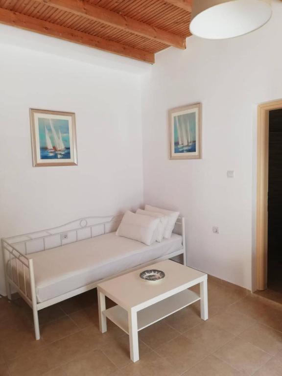 Maistrali Studio With Sea View Apartamento Lutró Exterior foto