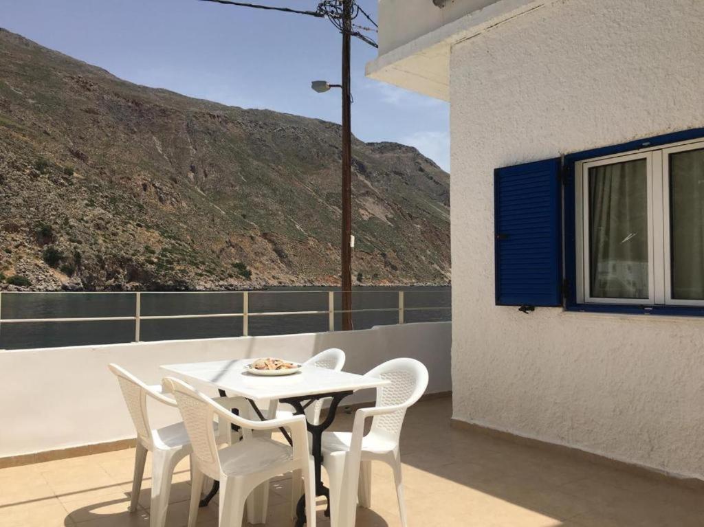 Maistrali Studio With Sea View Apartamento Lutró Exterior foto