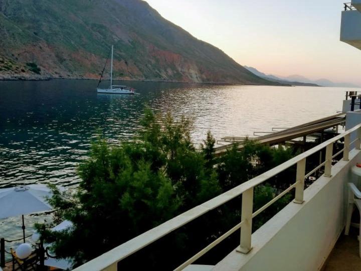 Maistrali Studio With Sea View Apartamento Lutró Exterior foto